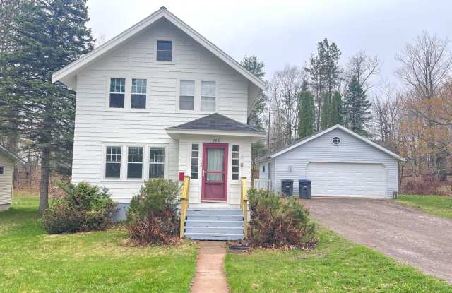 AVAILABLE JULY - Beautiful 3 Bed 2 Bath Home w/ Garage in Upper Woodland - 224 West Faribault Street, Duluth, MN 55803