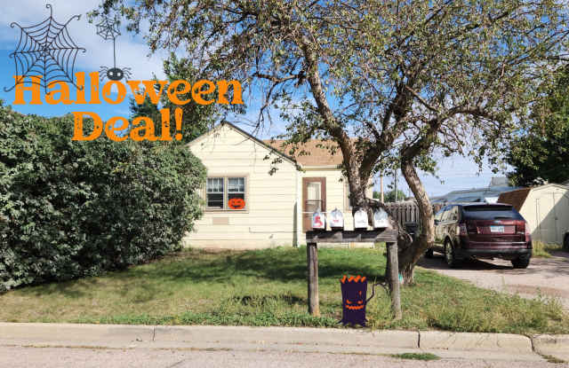 * HALLOWEEN DEAL * Centrally Located One Bedroom House For Rent Gallery 1