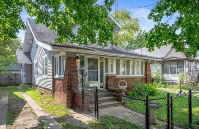 Spacious Home on the Southside photos photos