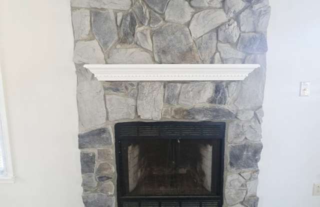 Two Story Single Family in Raeford NC- 3 Bedroom and 2.5 bath Home Gallery 4