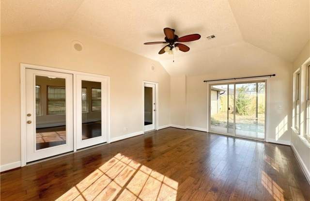 1202 Bobwhite  LN Gallery 4