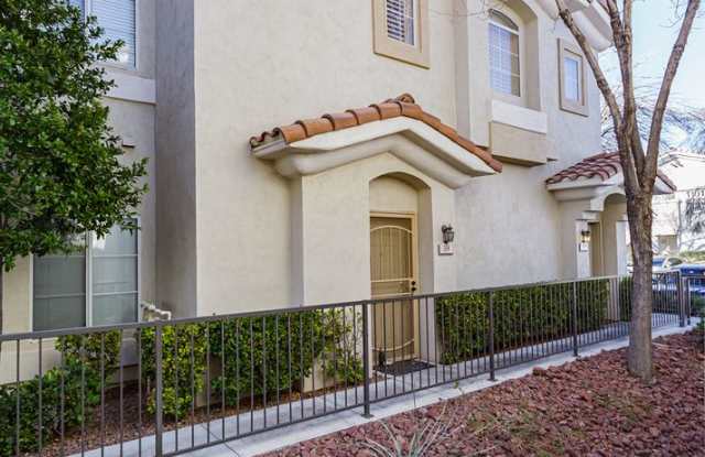 Downstairs condo located in Summerlin photos photos