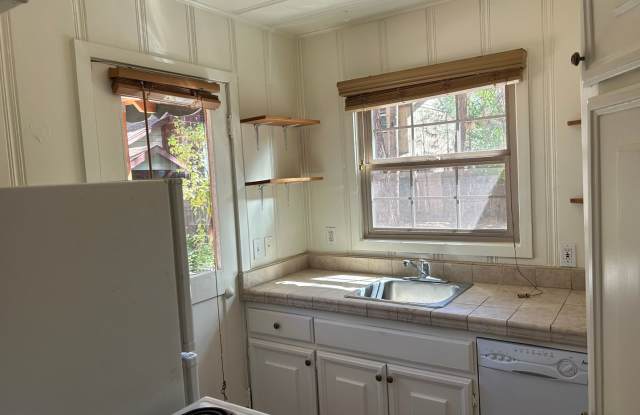 Quaint Cabin in Great Location near Heavenly Gallery 4