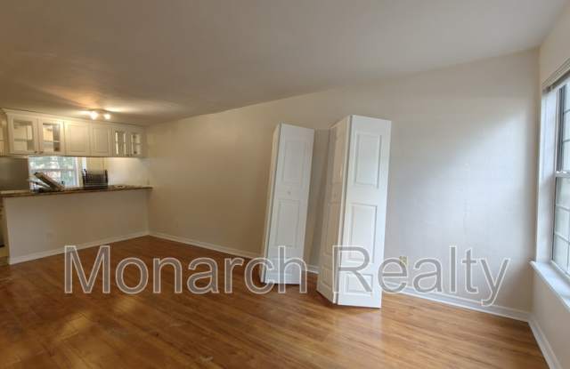 620 SW 10th Lane Unit 4  Gainesville, Florida 32601 Gallery 1