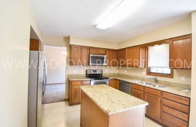Charming 3 Bedroom in West Des Moines Home for Rent Gallery 3