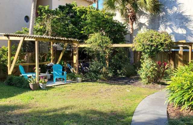 Secluded 1/1 located within walking distance of Jacksonville Beach! photos photos