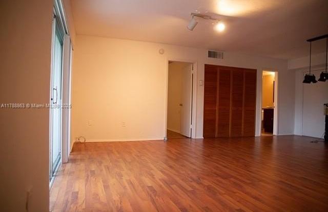 8335 SW 72nd Ave photos photos