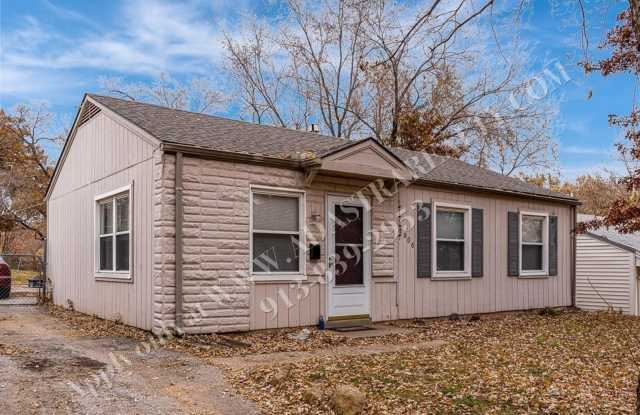 Beautiful KCK Home for Rent in Highland Crest Neighborhood-Available NOW!! - 4906 Crest Drive, Kansas City, KS 66106