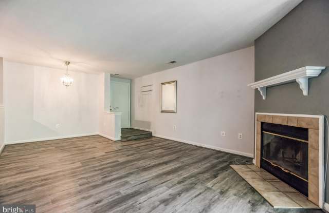 6911 VICTORIA DRIVE Gallery 2