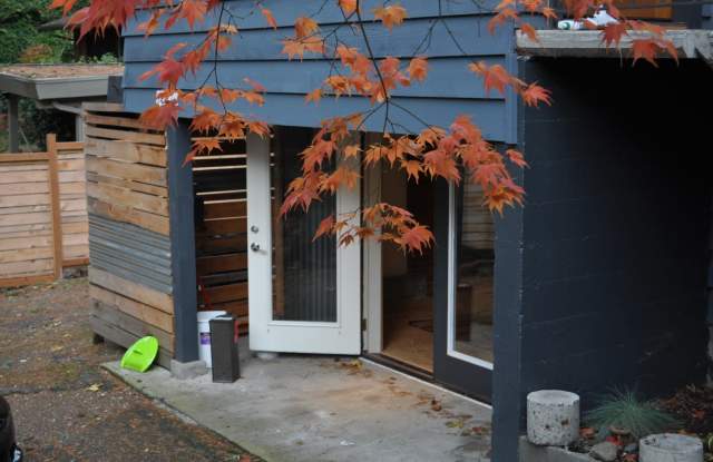 Serene, private setting in the Seahurst neighborhood Gallery 3