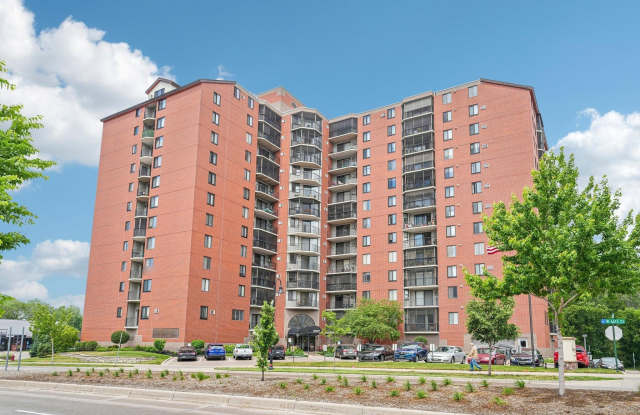 6500 Woodlake Gallery 3