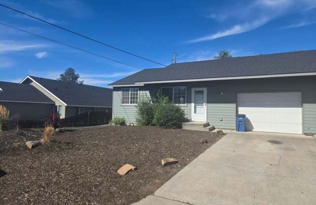 Fully Remodeled Single-Story Duplex in Southwest Redmond! Gallery 1