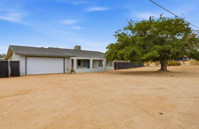 Newly Remodeled 3 bedroom 2 bathroom Home!! Gallery 1