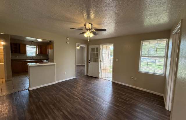 3 Bedroom! Small Dogs Okay! Gallery 4