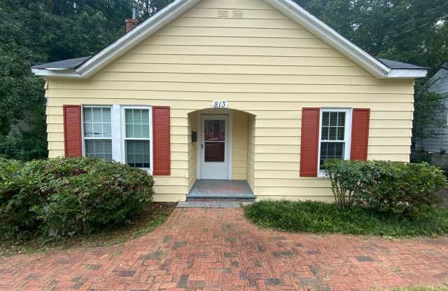 Charming 1 Bedroom Duplex in Trinity Park - Fenced Backyard! photos photos