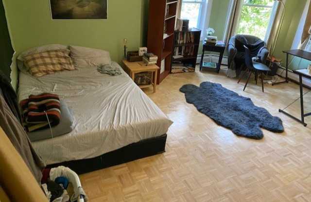 Charming 4 Bedroom-No Broker Fee Gallery 3