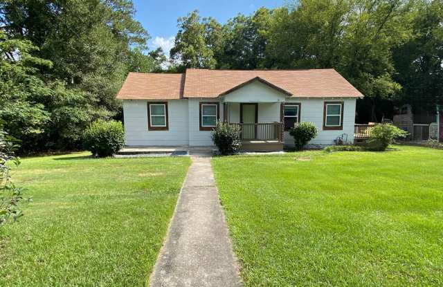 Three bedrooms/two bath House -Move-in January 1, 2025! - 1260 Hillridge Drive, Macon-Bibb, GA 31206