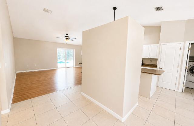 Incredible Pool Home on 1 Acre Fenced Lot w/2 Car Detached Garage! Gallery 4