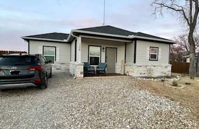 1006 Wooded Hollow Court - 106 photos photos