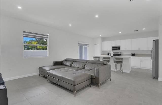 27306 Southwest 161st Court Gallery 4