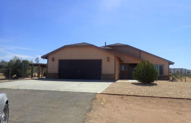 4 Bedroom 2 bath with admirable amount of fenced in property. photos photos