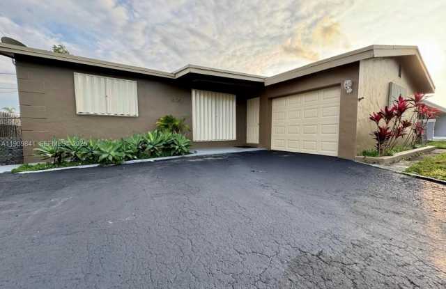 8670 NW 28th Pl photos photos