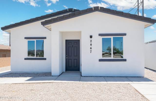 2447 S Campbell Avenue photos photos