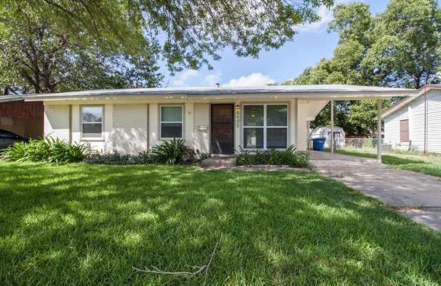 Charming 3-Bedroom Home with Spacious Backyard in North Austin! photos photos Charming 3-Bedroom Home with Spacious Backyard in North Austin! photos photos