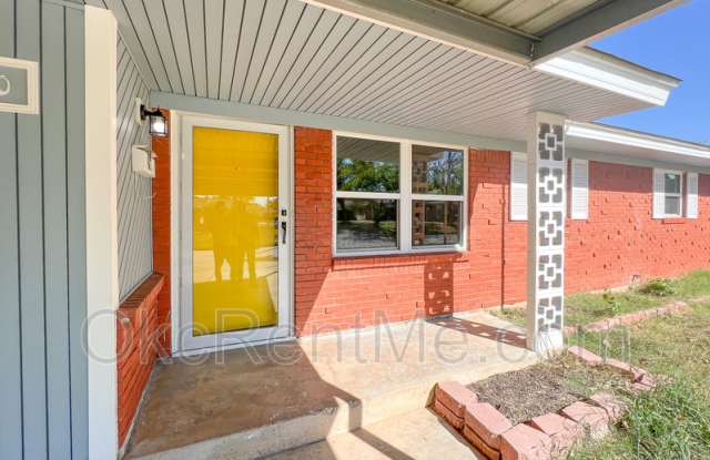 1900 N Mitchell Dr Gallery 3