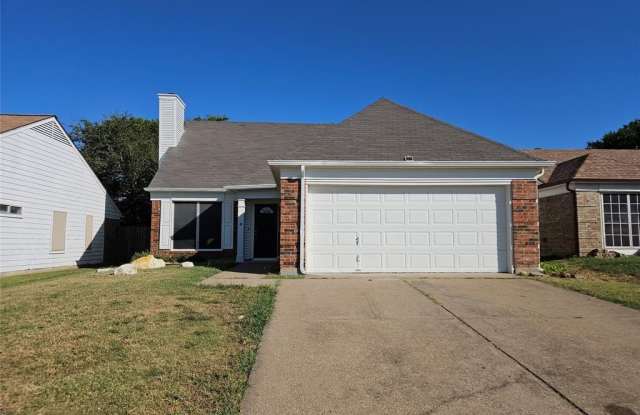 3813 Waxwing Circle S - 3813 Waxwing Circle South, Fort Worth, TX 76137