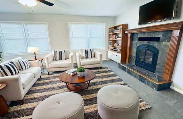 409 Southwest Madison Street - 409 Southwest Madison Street, Lee's Summit, MO 64063