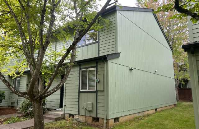 Beautifully updated townhouse in Eugene! $250.00 MOVE-IN SPECIAL! Gallery 3