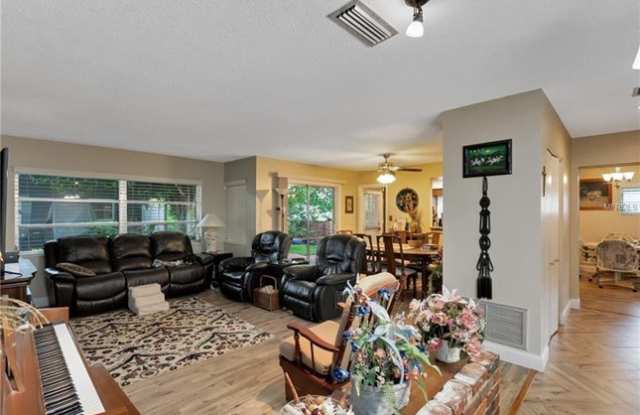 367 Saint Dunstan Way Gallery 4