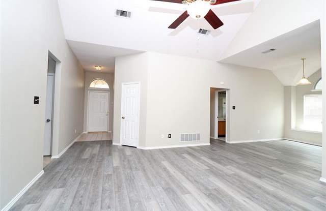240 E Lynn Creek Drive Gallery 3