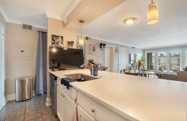 5911 E University Boulevard - 5911 East University Boulevard, Dallas, TX 75206