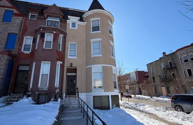 2735 W NORTH Avenue photos photos