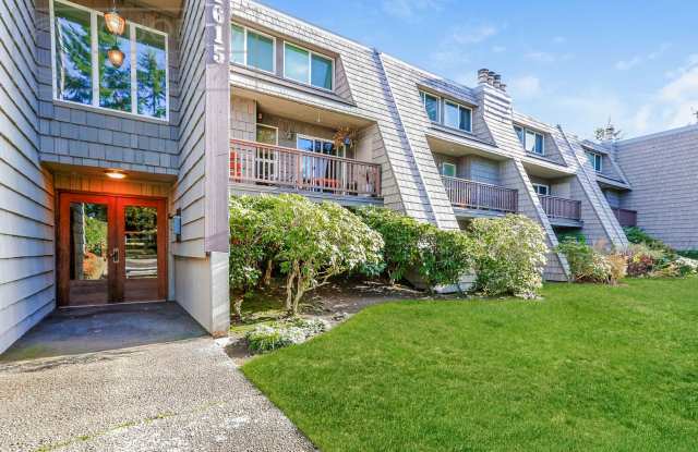 3 Bed 2 Bathroom Edmonds Condo! - 21615 80th Avenue West, Edmonds, WA 98026