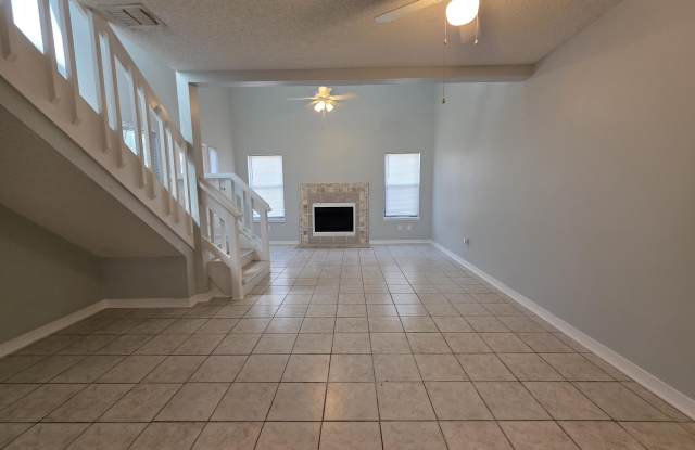 1301 W DEFENDER Court Gallery 2