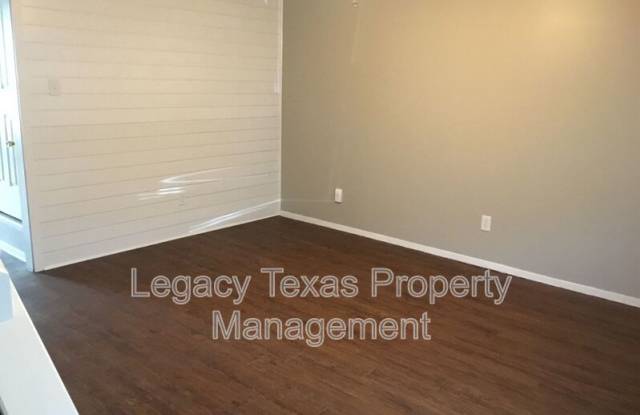 1409 C COURTNEY PL photos photos