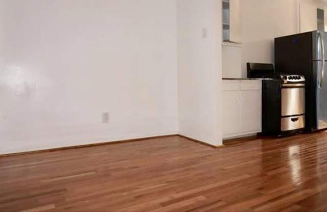188  22nd Street Gallery 2