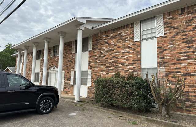 1004 Indian Trail - B Gallery 1