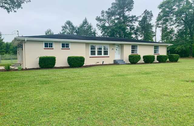 AVAILABLE NOW! 3 Bedrooms/1 1/2 Bath with Double living room space. photos photos