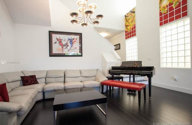 20953 NE 30th Ct Gallery 2