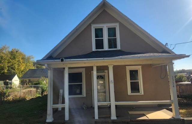 4 Bedroom, 2 Bathroom House for Rent Gallery 1