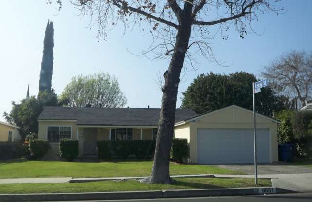 Great home with gorgeous hardwood floors!! photos photos