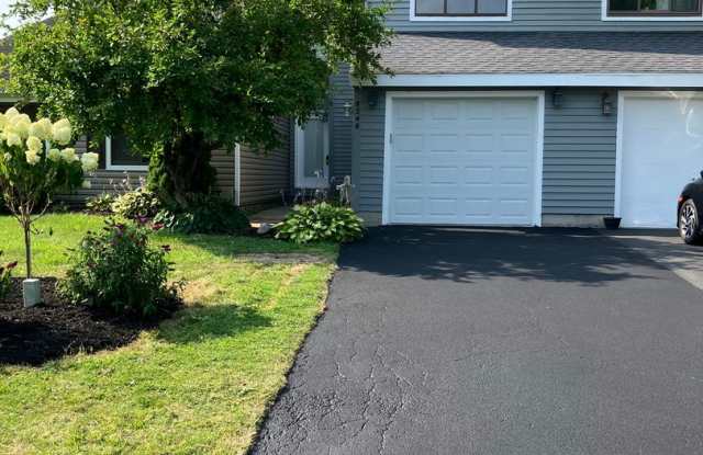 Comfortable, All-New Liverpool TownHome - 8248 Beehive Circle, Onondaga County, NY 13090