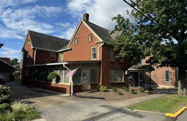 321 W Burke St - 4 photos photos