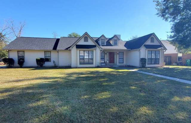 Charming Southern Comfort: A Home to Make Memories in Valdosta, Georgia photos photos