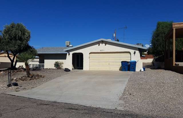 3 bedroom 2 bath with Huge Fenced Yard photos photos