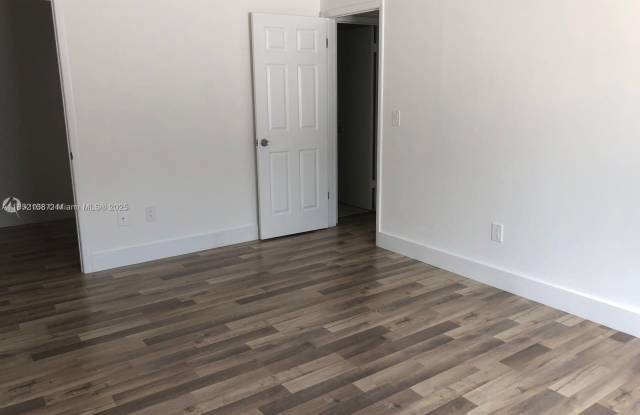 253 NE 12th Ave photos photos